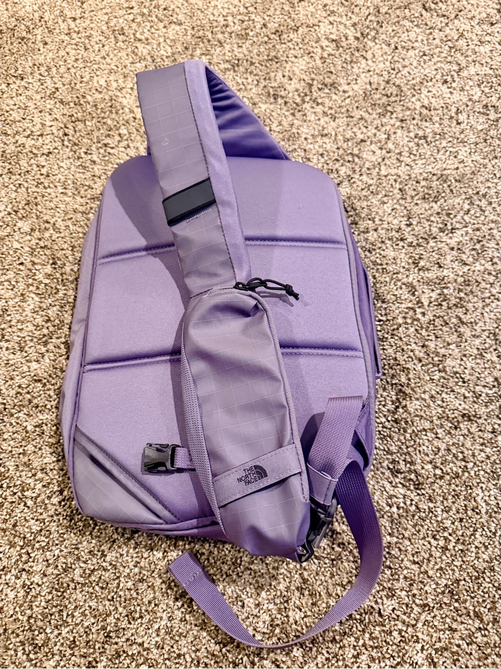 The North Face Lavender Sling Pack - Lightweight Crossbody Bag - Picture 2 of 3